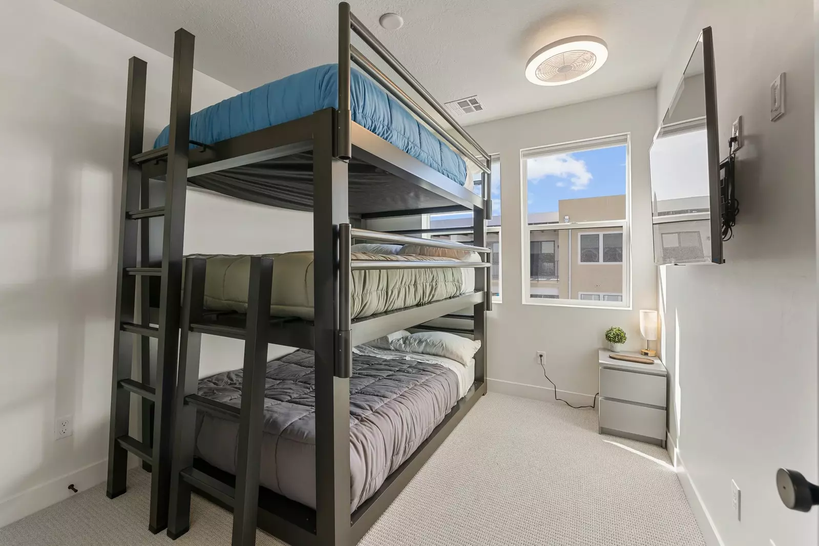 Queen/Queen/Queen Bunk Bed