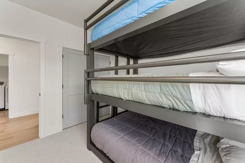 Queen/Queen/Queen Bunk