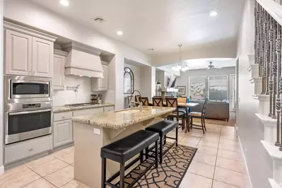 Kitchen Bar with Seating for 4