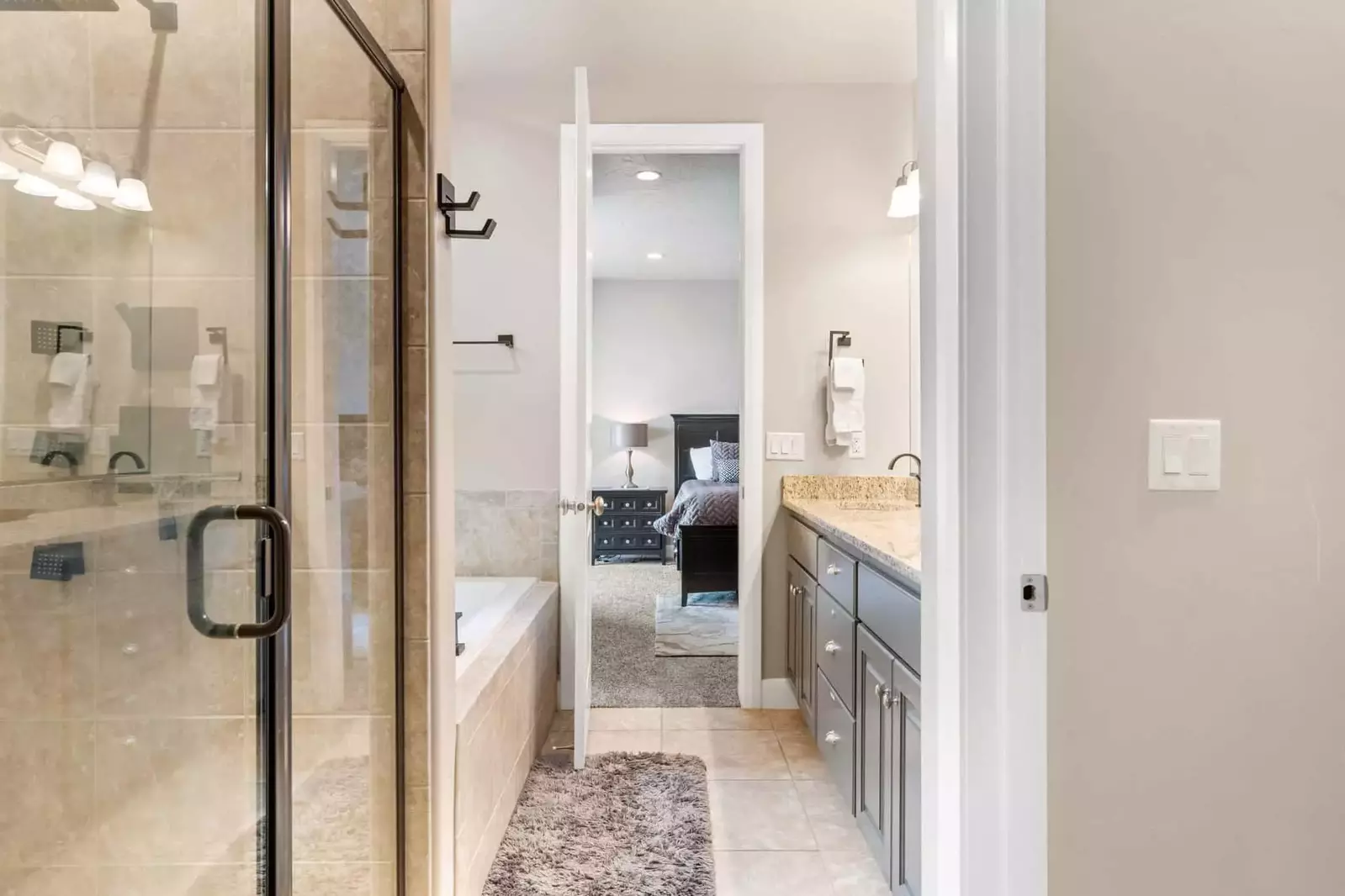 Master Bedroom 2 Bathroom with Shower