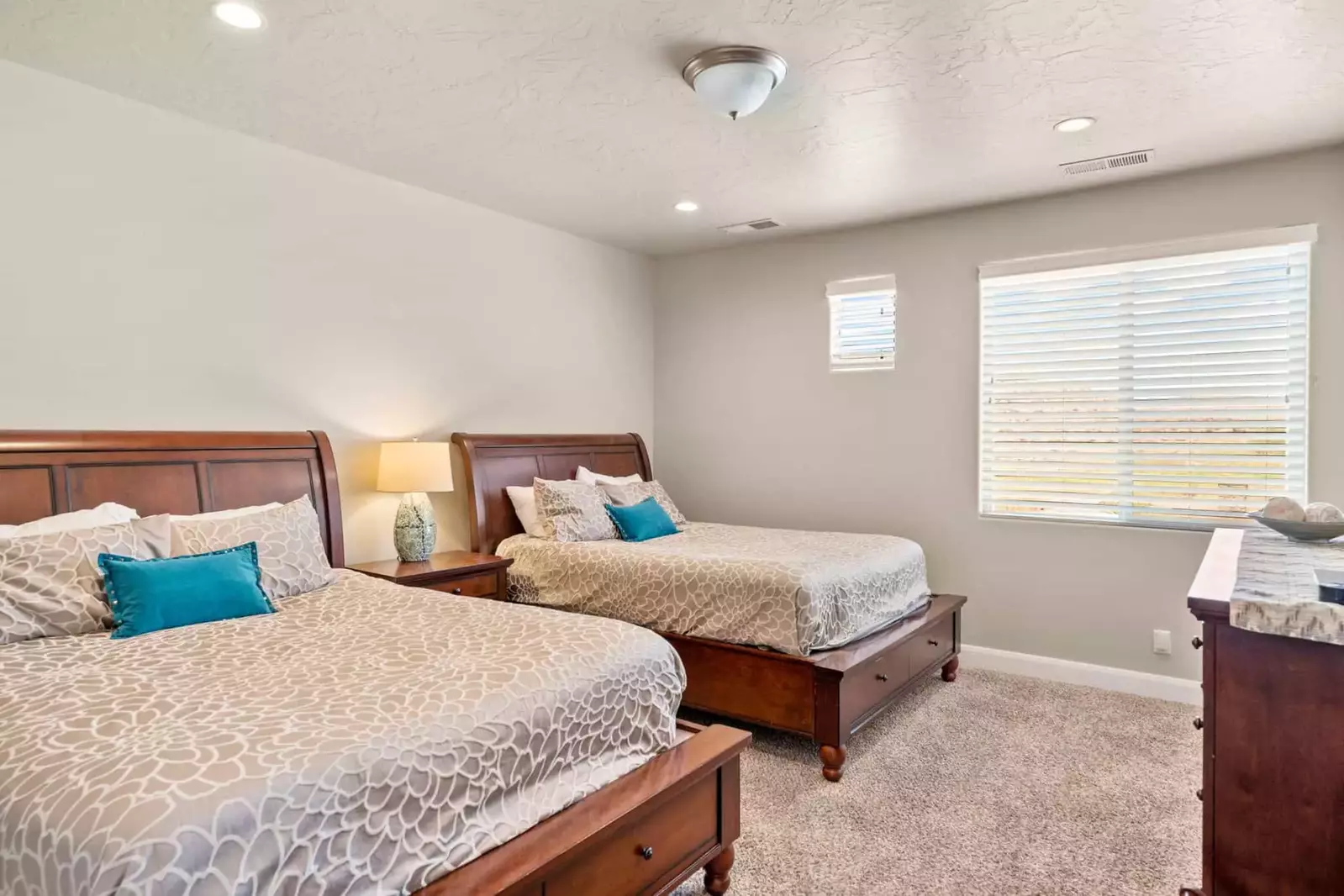 Bedroom 3 with 2 Queen Beds