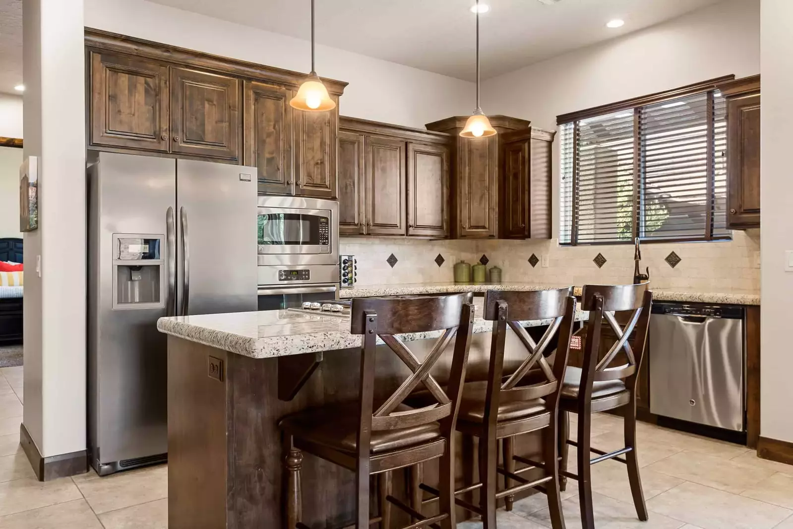 Kitchen Bar with Seating for 3