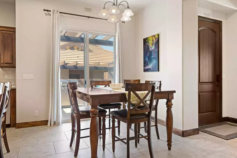 Dining area with Seating for 4