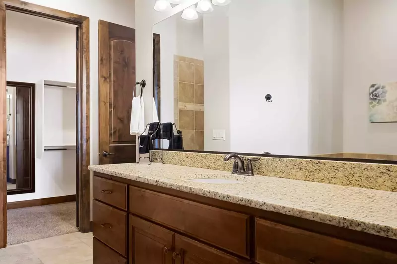 Master Bedroom Bathroom