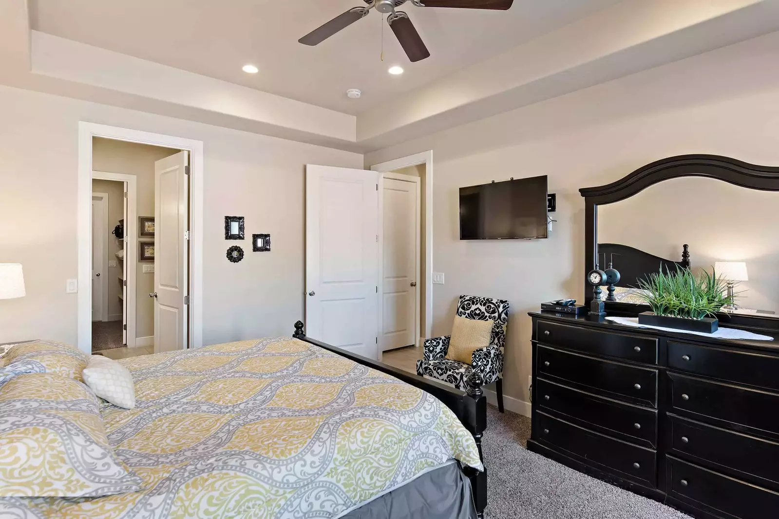 Queen Bedroom
