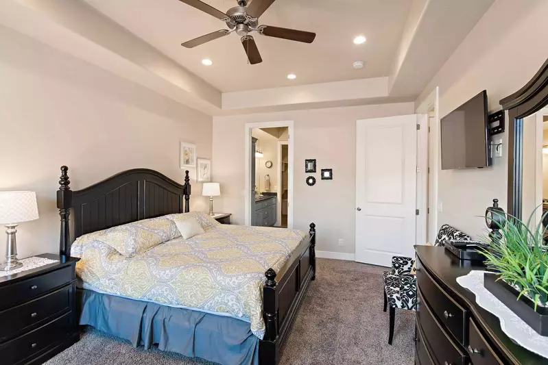 Queen Bedroom