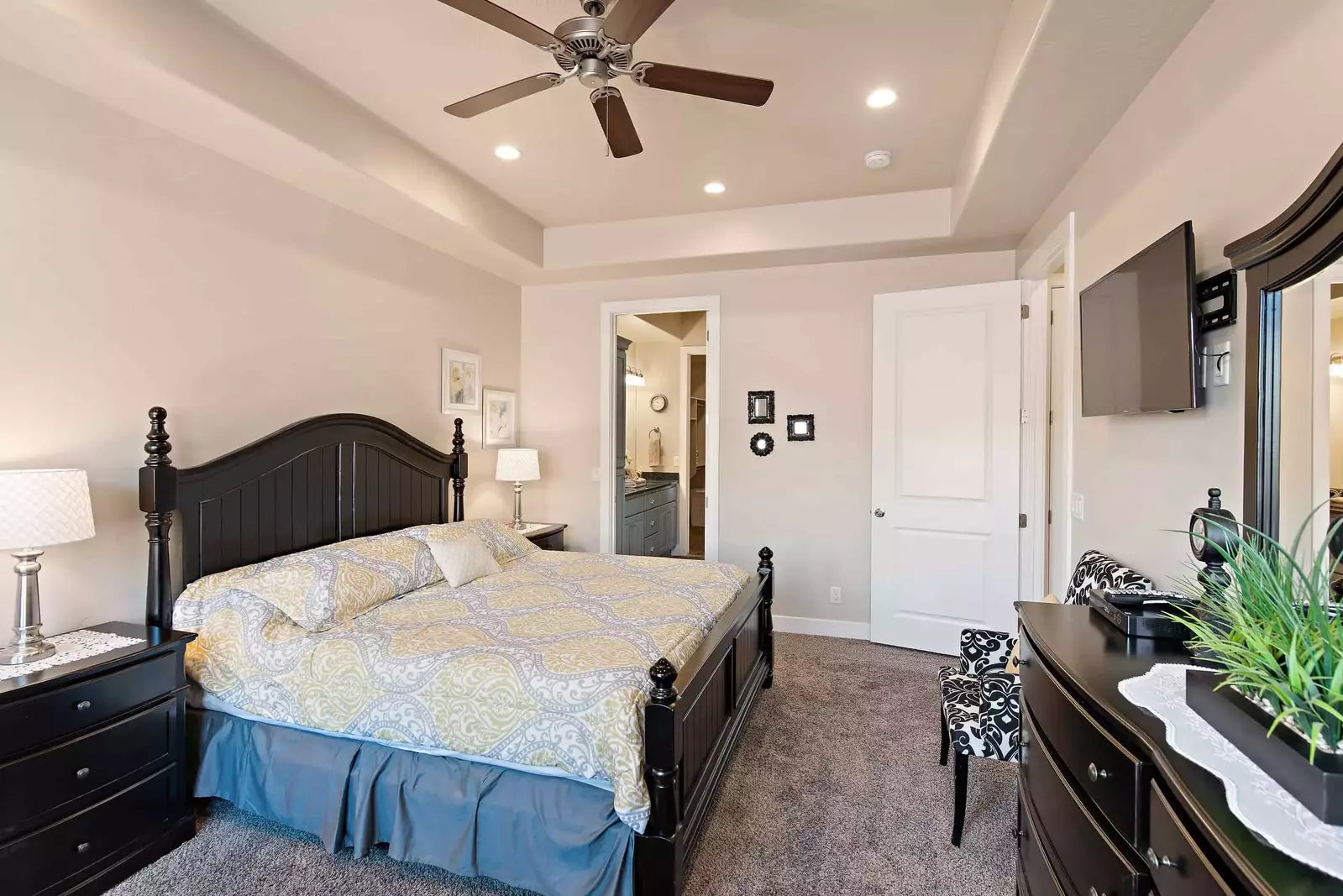 Queen Bedroom
