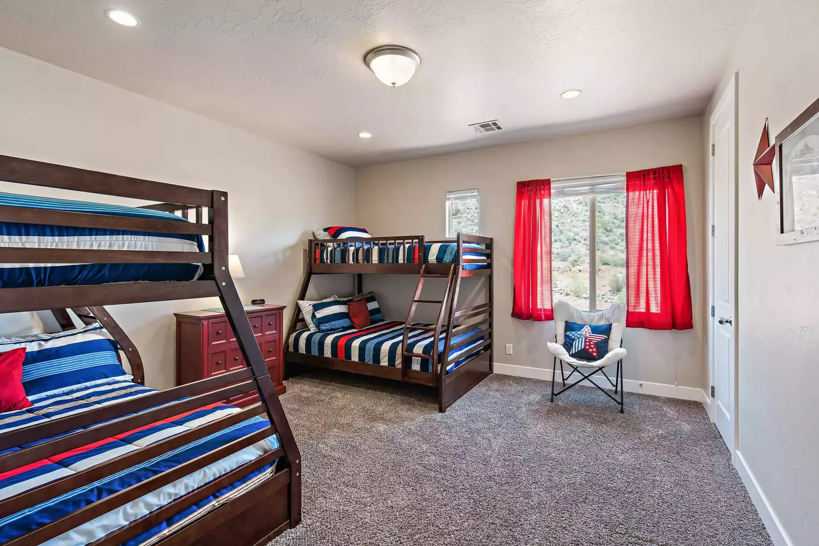 2 Twin/Full Bunks