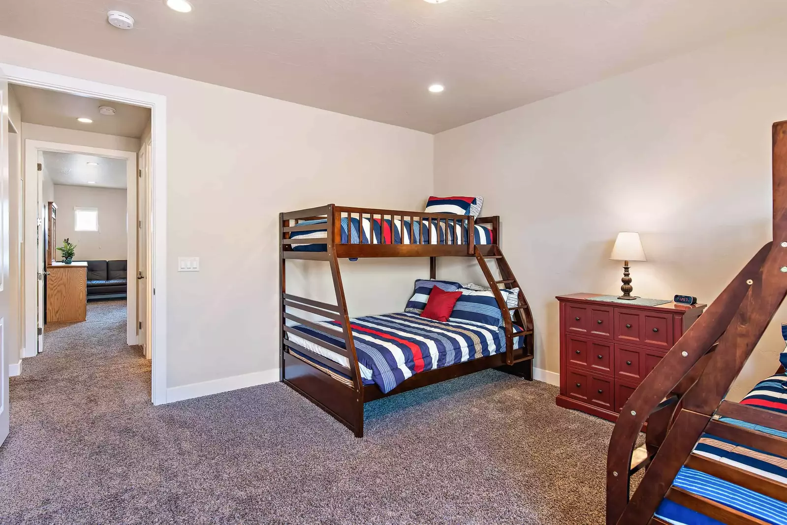 2 Twin/Full Bunks