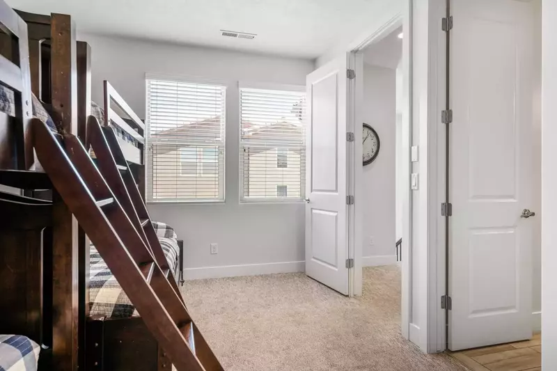 Twin / Twin and Twin / Full with 1 Trundle Bunk Room