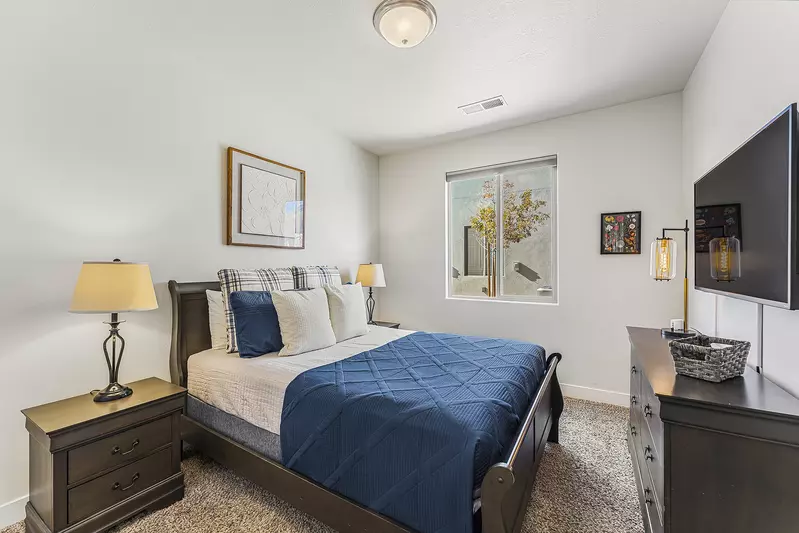 Queen Bedroom