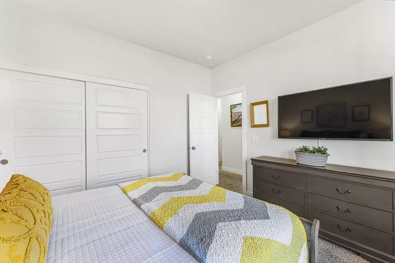 Queen Bedroom