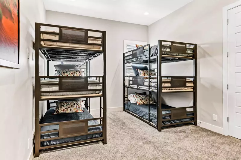Twin/Twin/Twin Bunk Room
