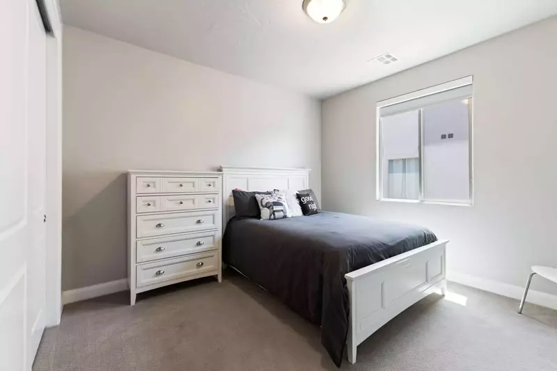 Queen Bedroom