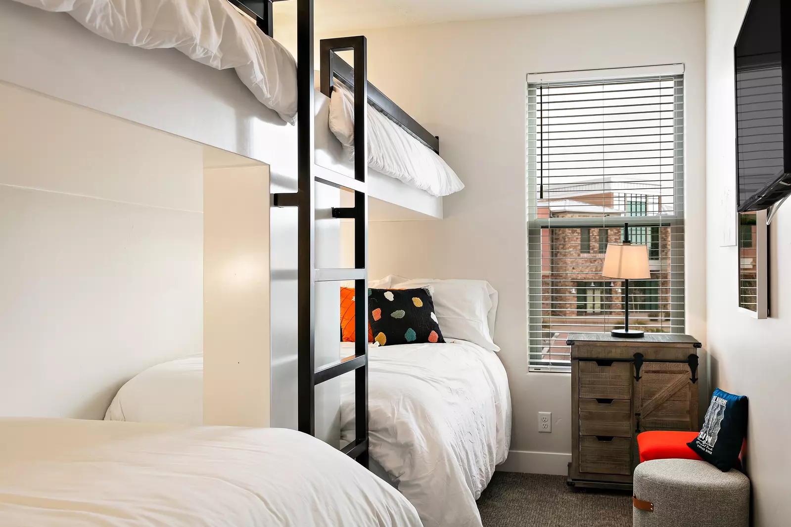 Twin / Full Bunks