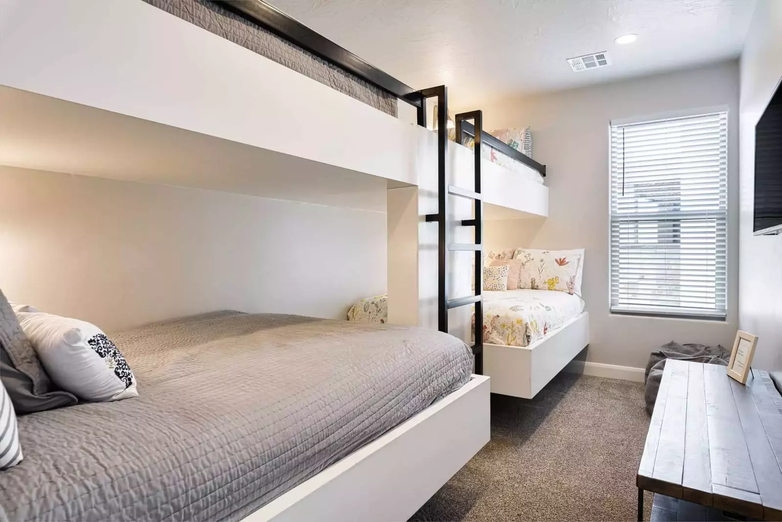 Twin / Full Bunkroom
