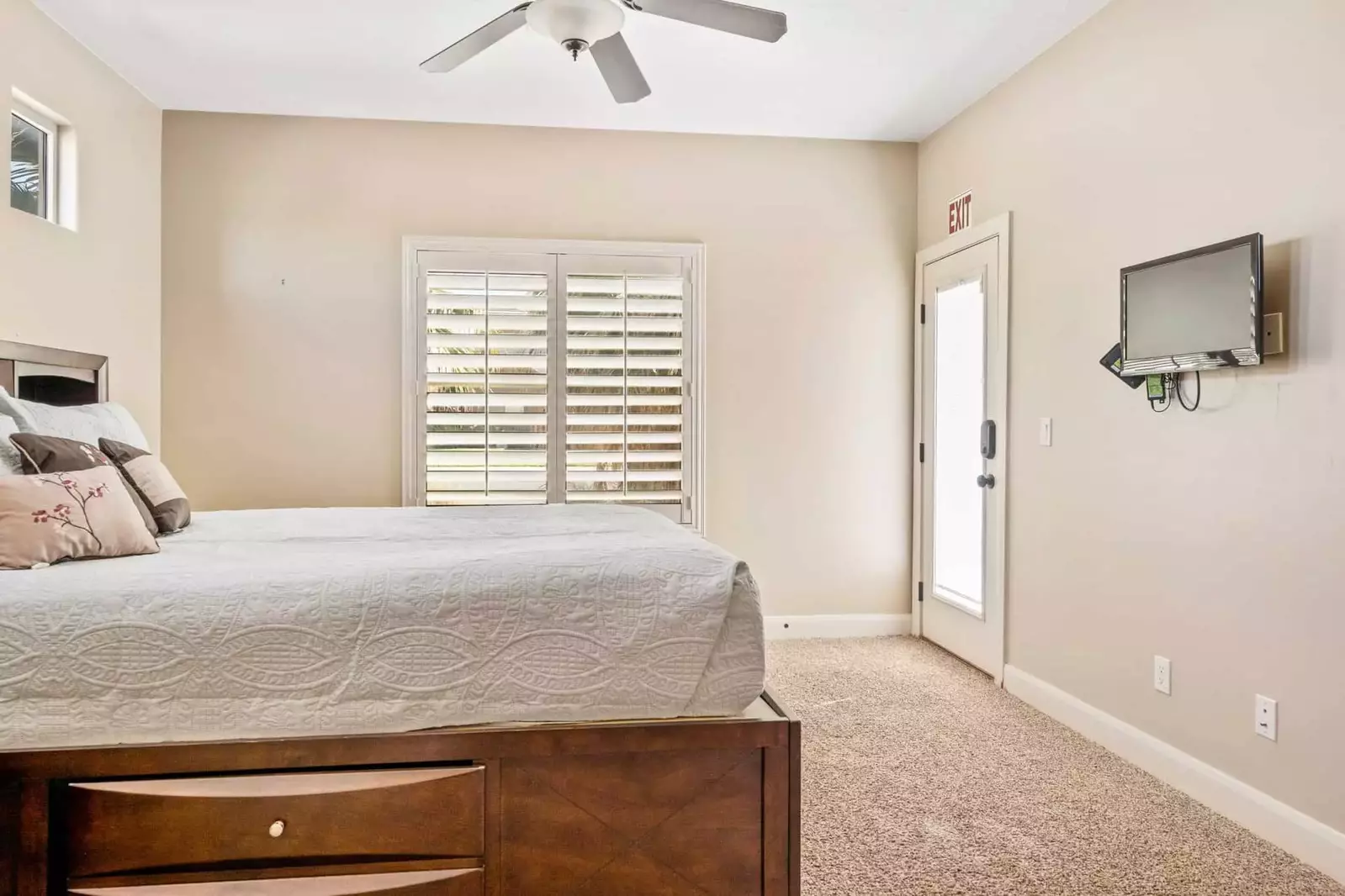 Queen Bedroom