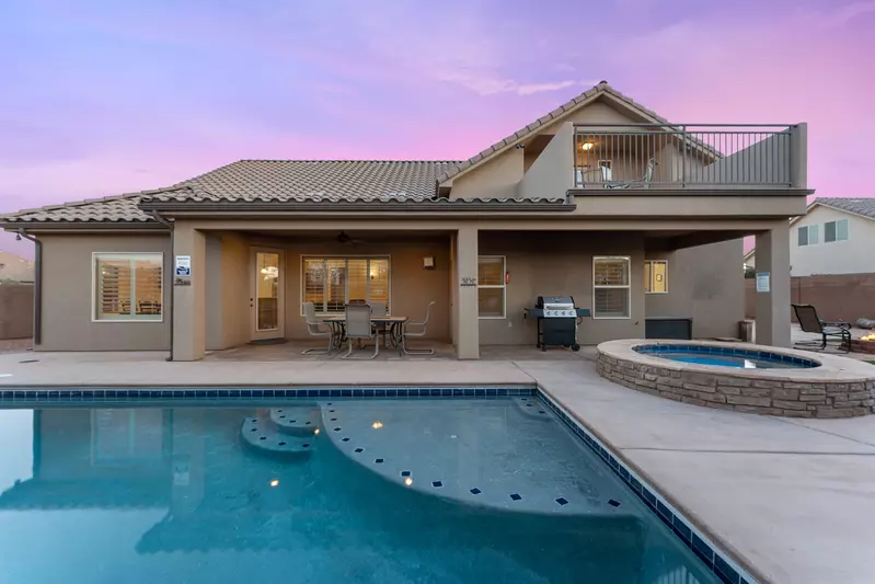 Private Pool & Hot Tub at Sunset