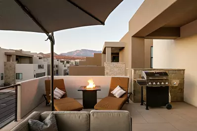 Upper Deck with BBQ Grill