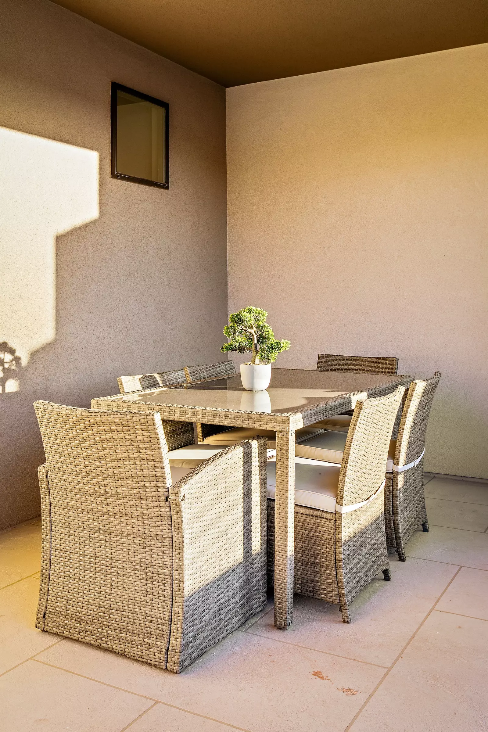 Upper Deck Table/Chairs
