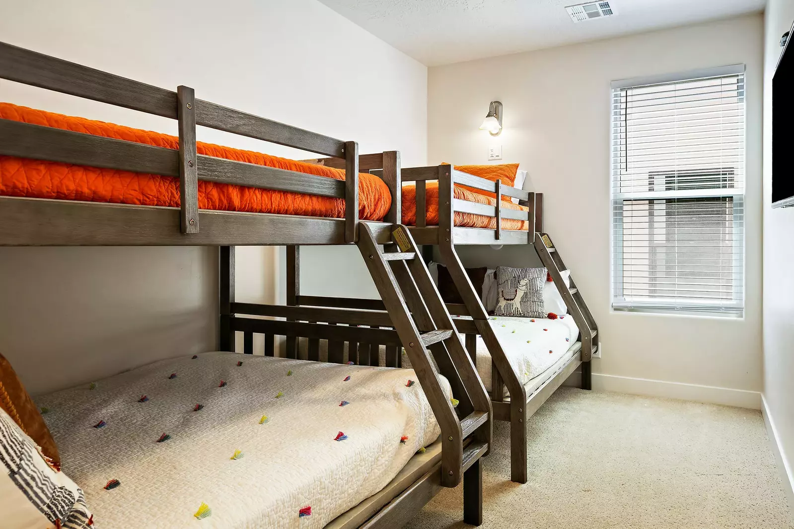 Twin / Full Bunks