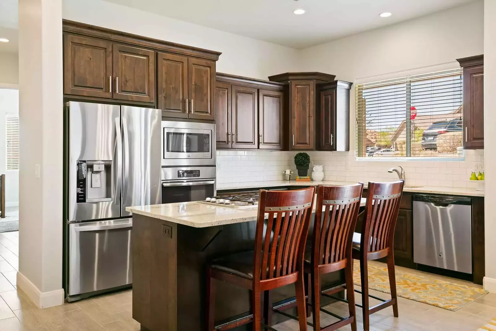 Kitchen Bar with Seating for 3