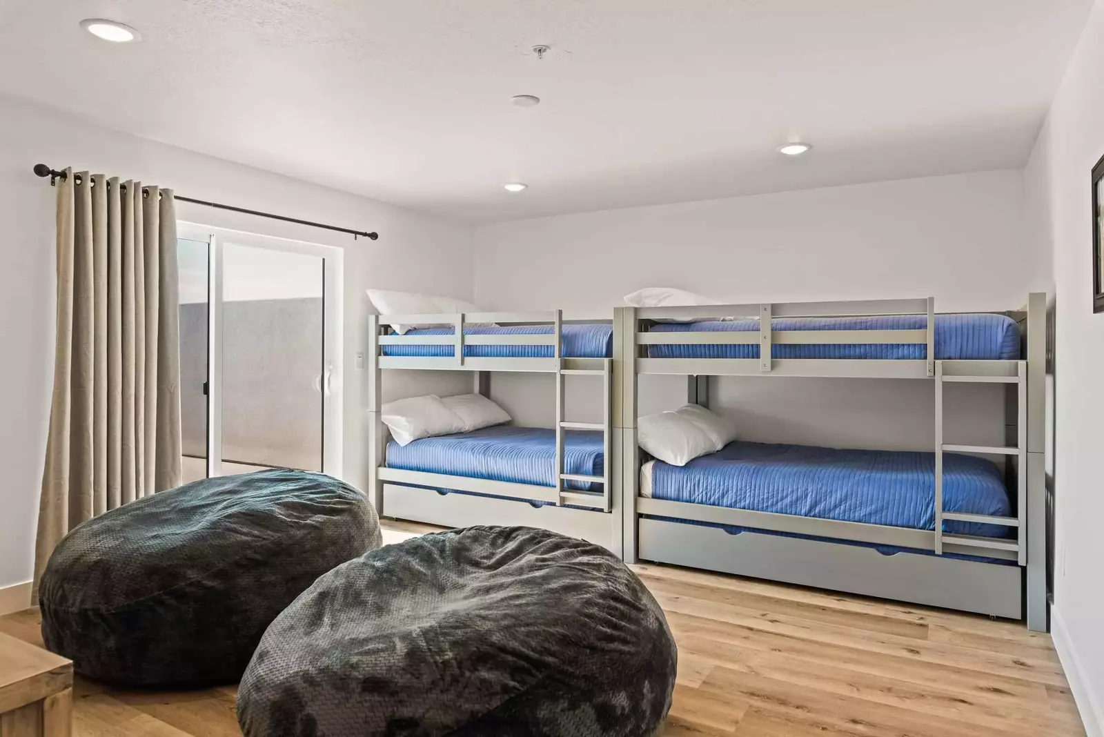 Entertainment Area/Bunk Beds