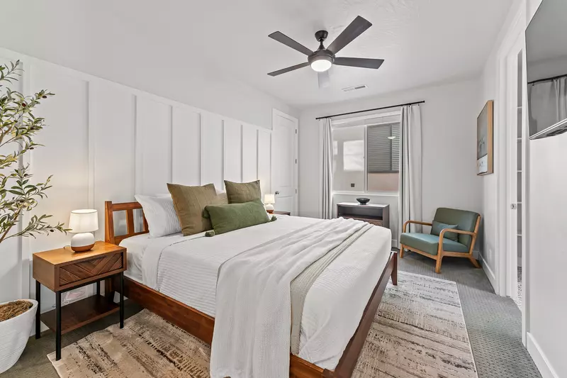 King Bed/Attached Bath