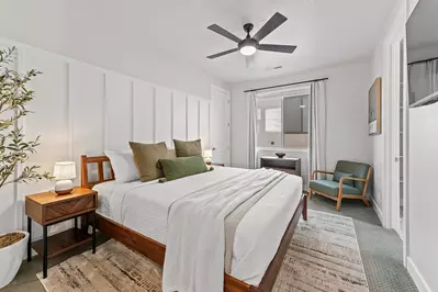 King Bed/Attached Bath