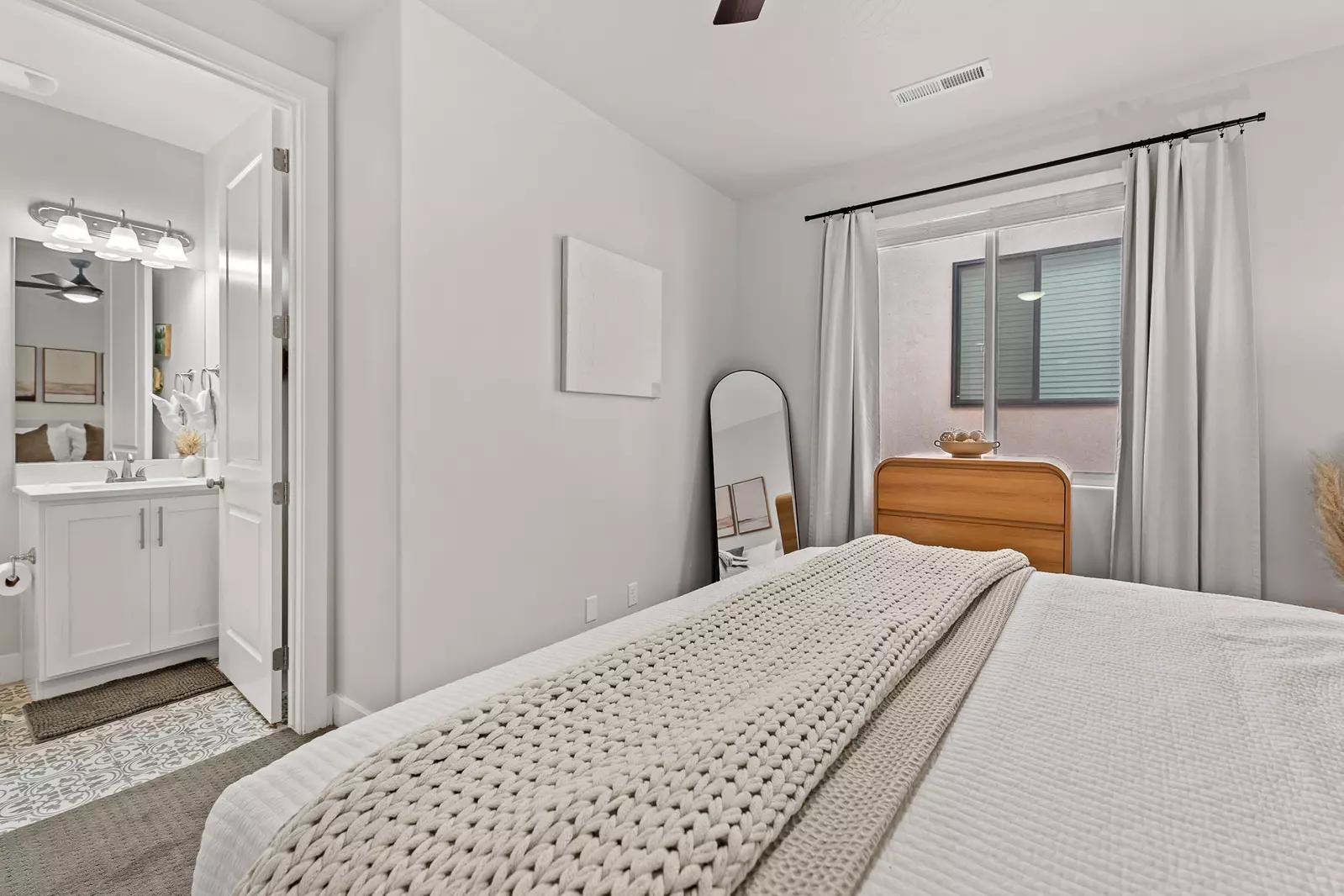 King Bed/Attached Bath