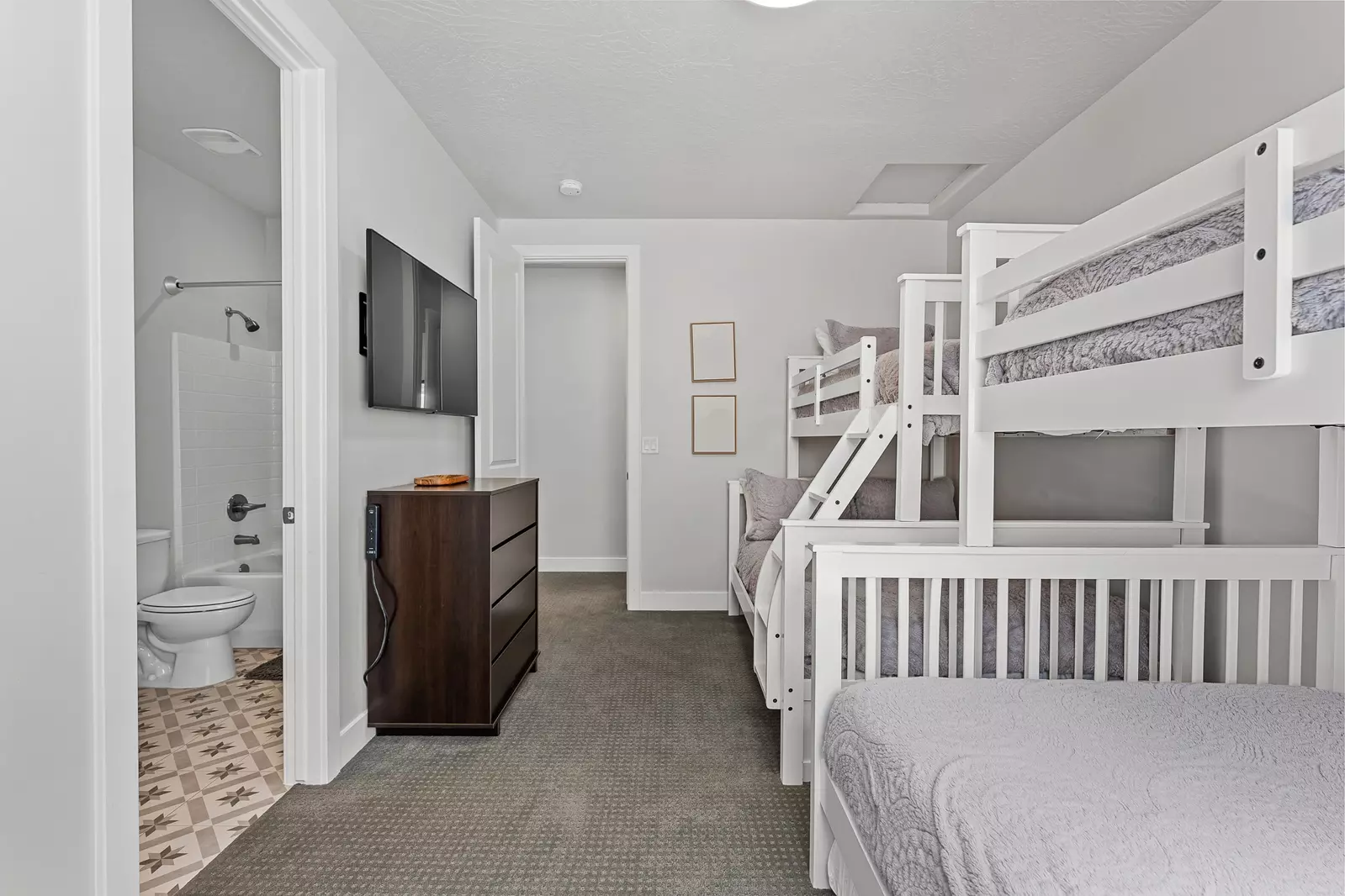 2 T/F Bunks. 1 Twin/Attached Bath