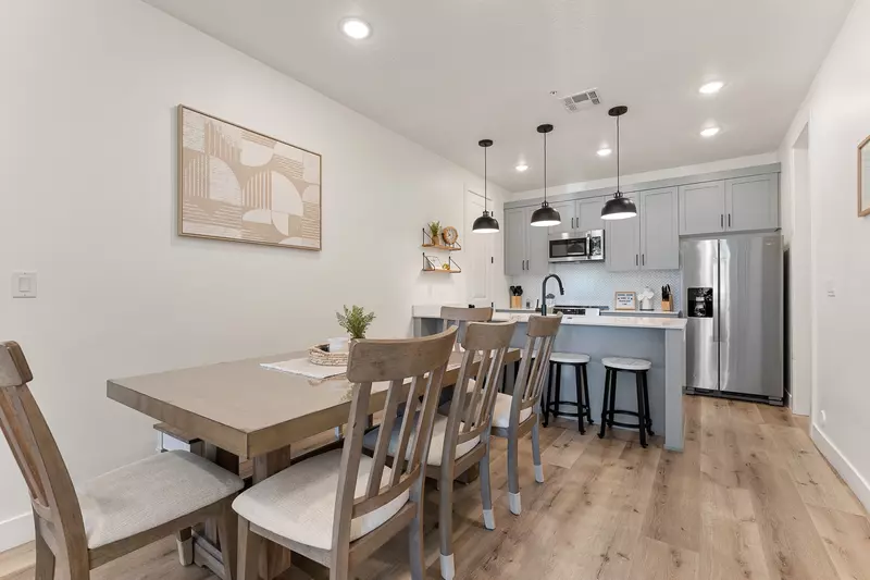 Dining Area & Fully Equipped Kitchen