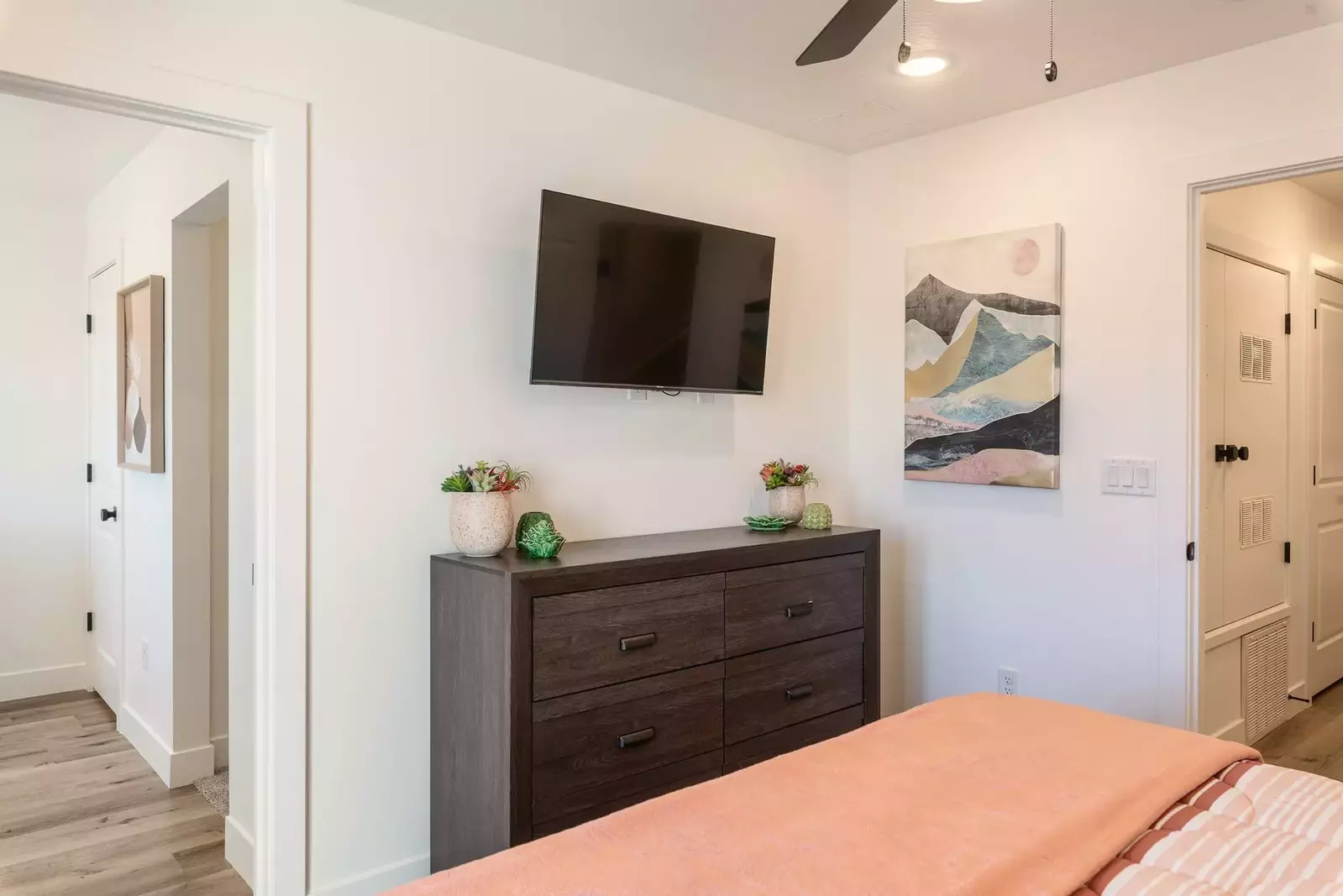 2nd Floor King Master TV