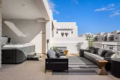 Deck / Patio Seating / Hot Tub