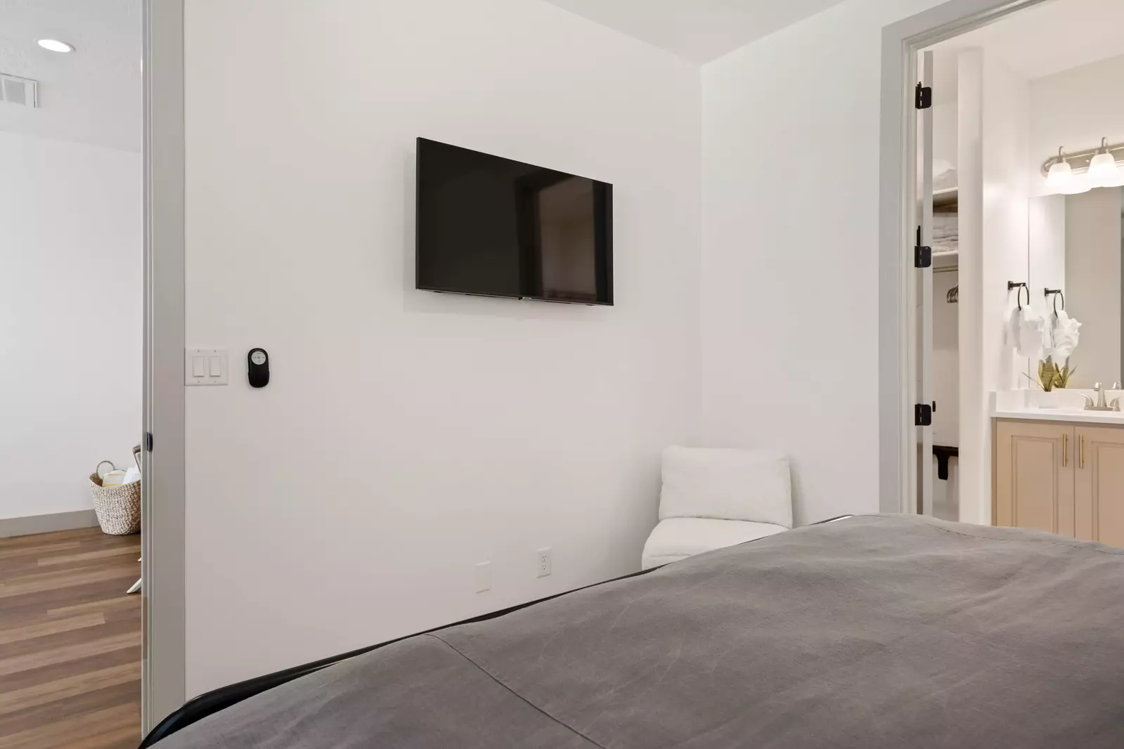 Queen Bedroom