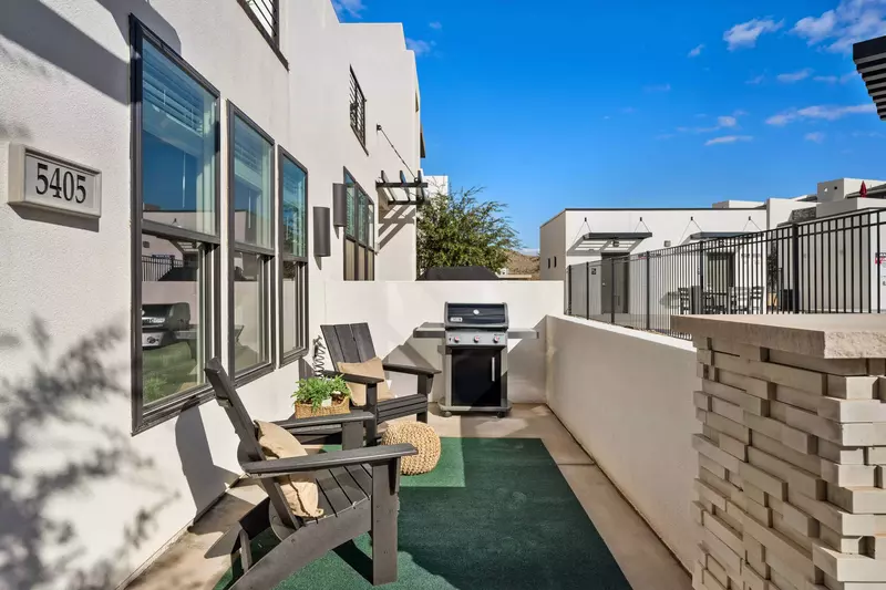 Grill / Patio Seating