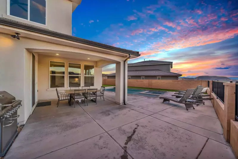 Outdoor Patio Dining and Pool Area