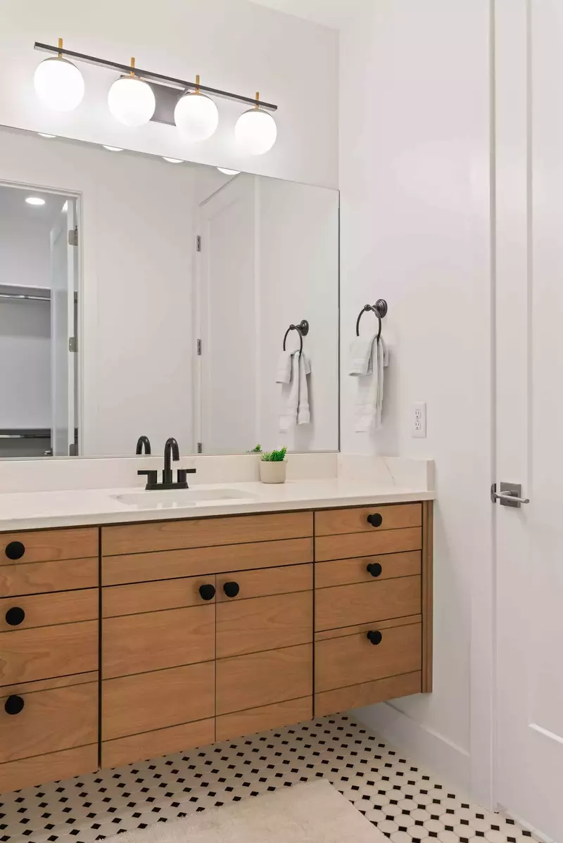 Master Bedroom 4 Bathroom