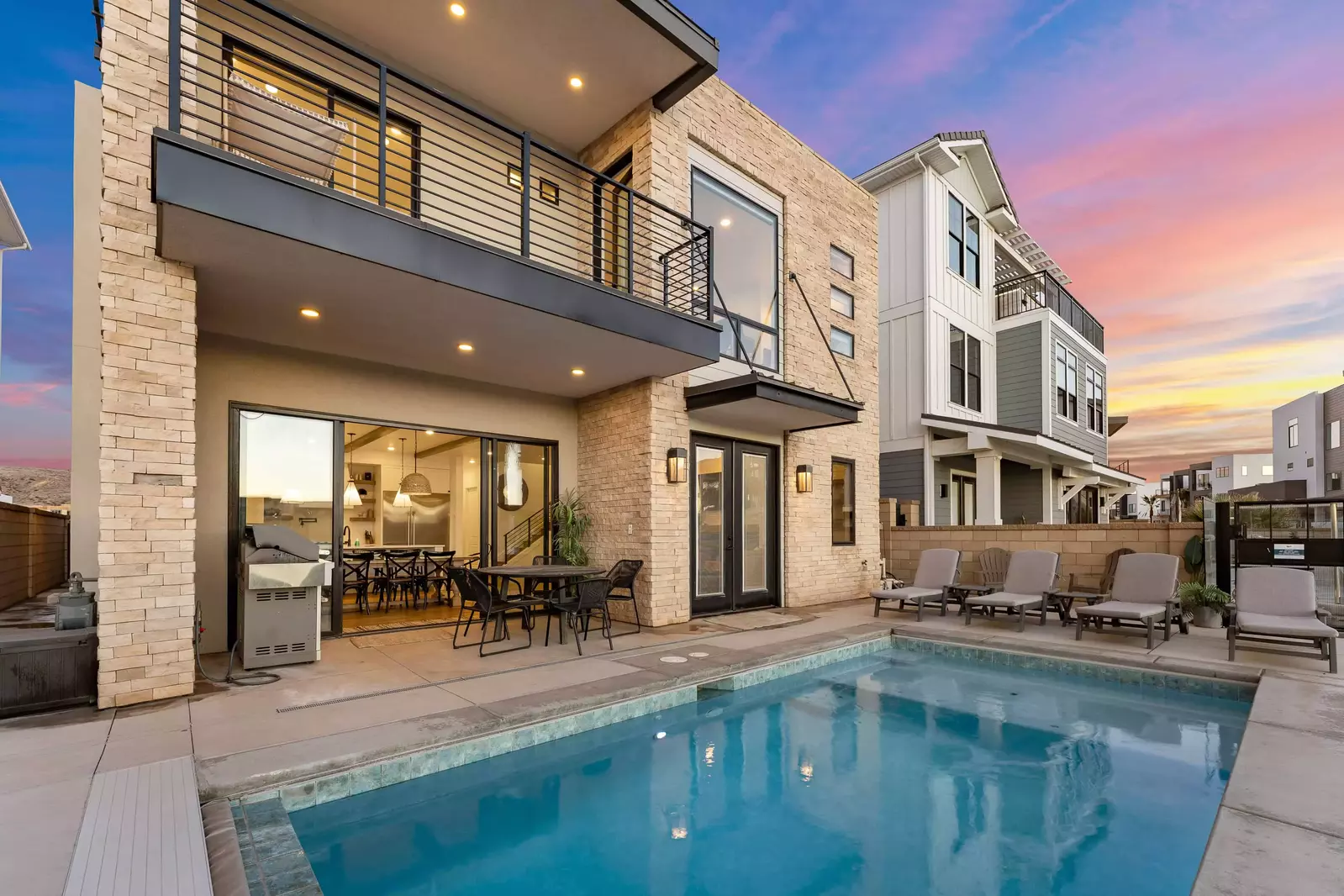 Backyard Private Pool