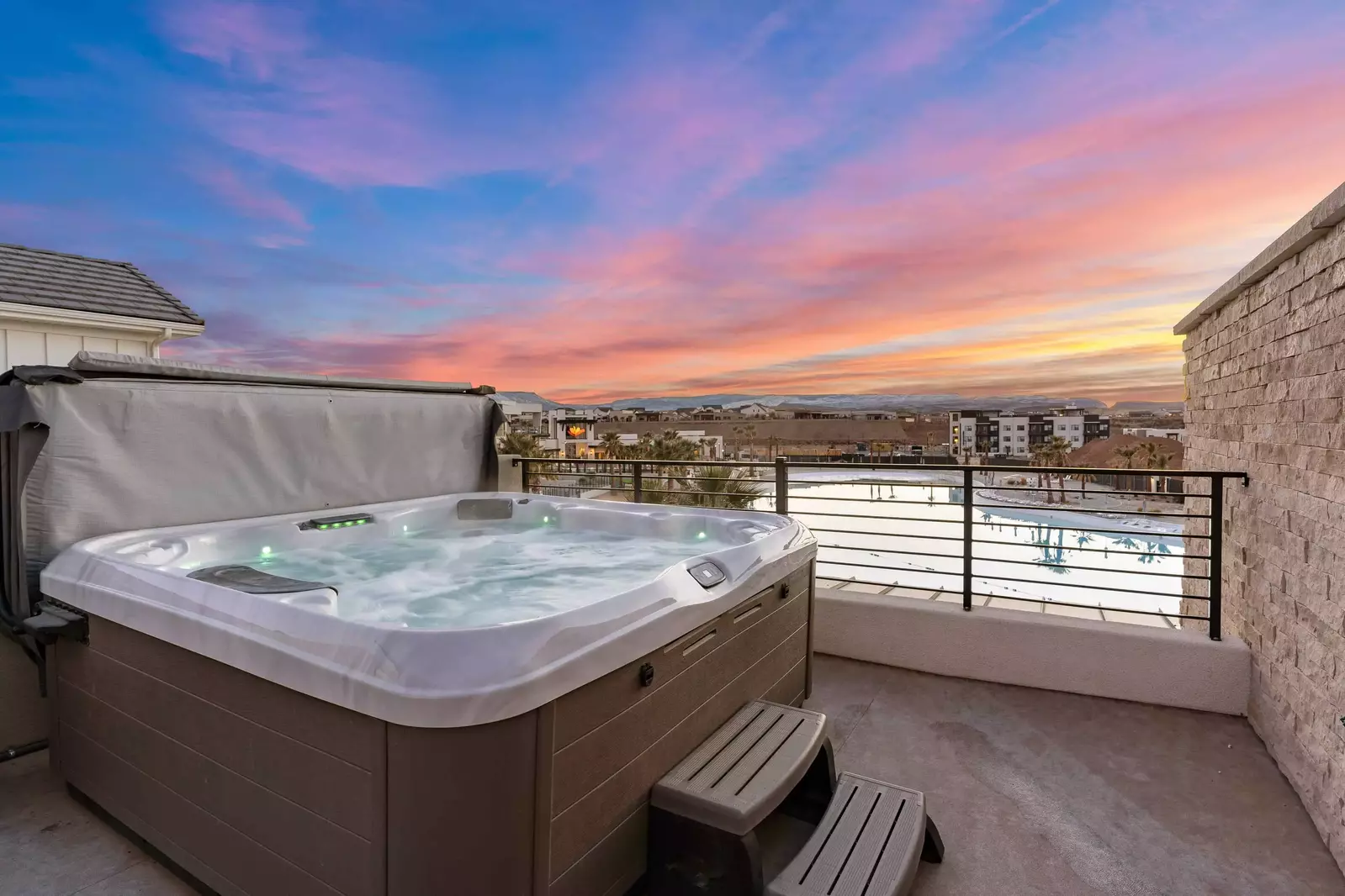 Rooftop Private Hot Tub