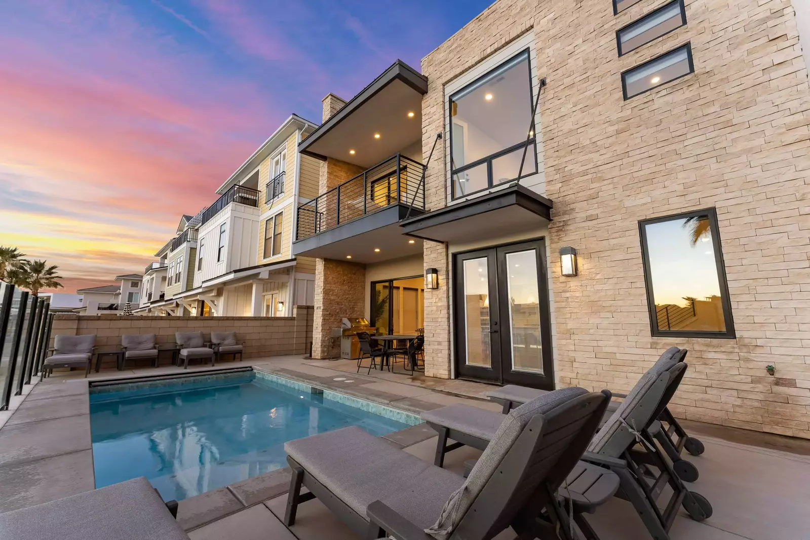 Backyard Private Pool