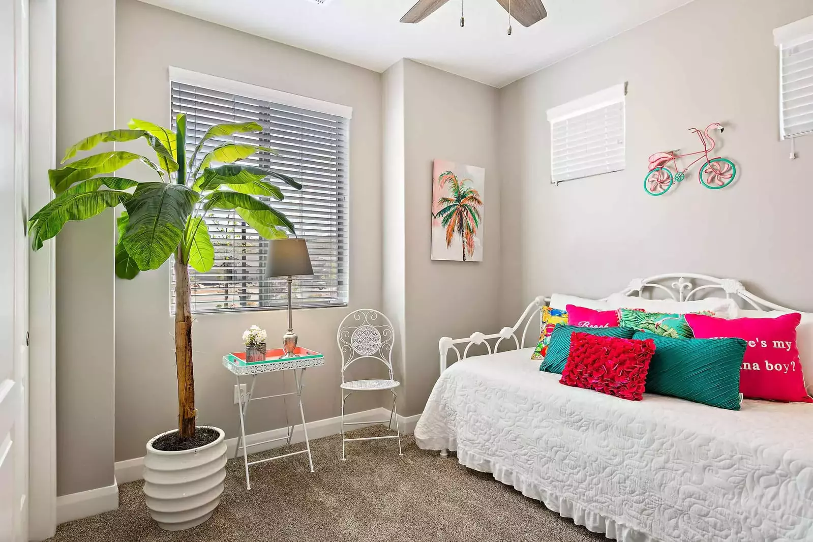 1 Twin Daybed with Twin Trundle