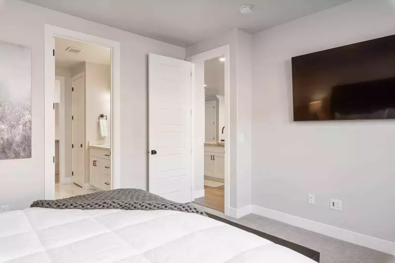 King Bedroom Entrance