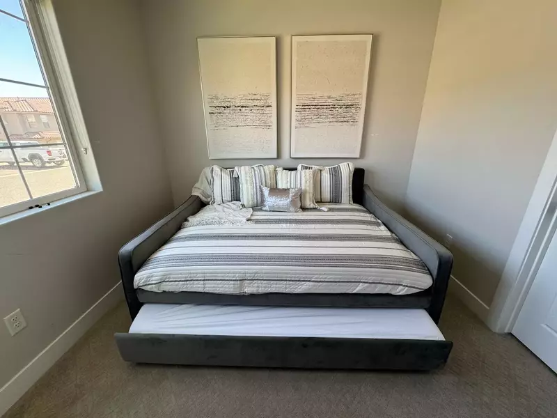 Day Bed with Trundle