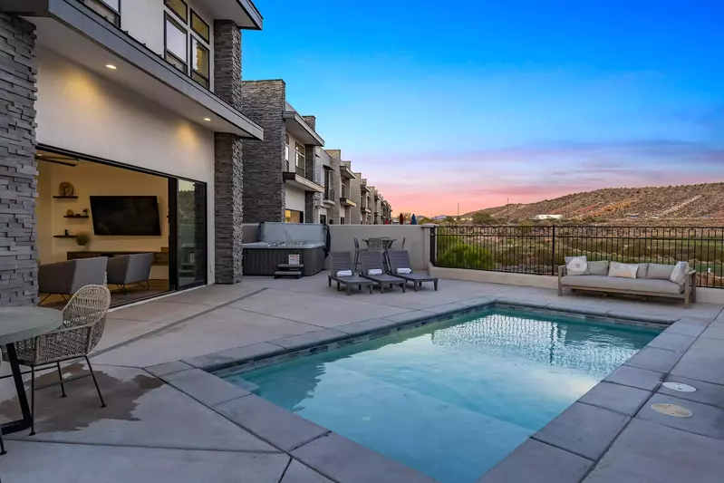 Private Pool & Hot Tub