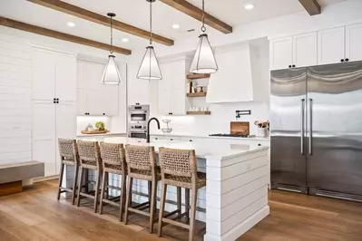 Kitchen / Island Seating