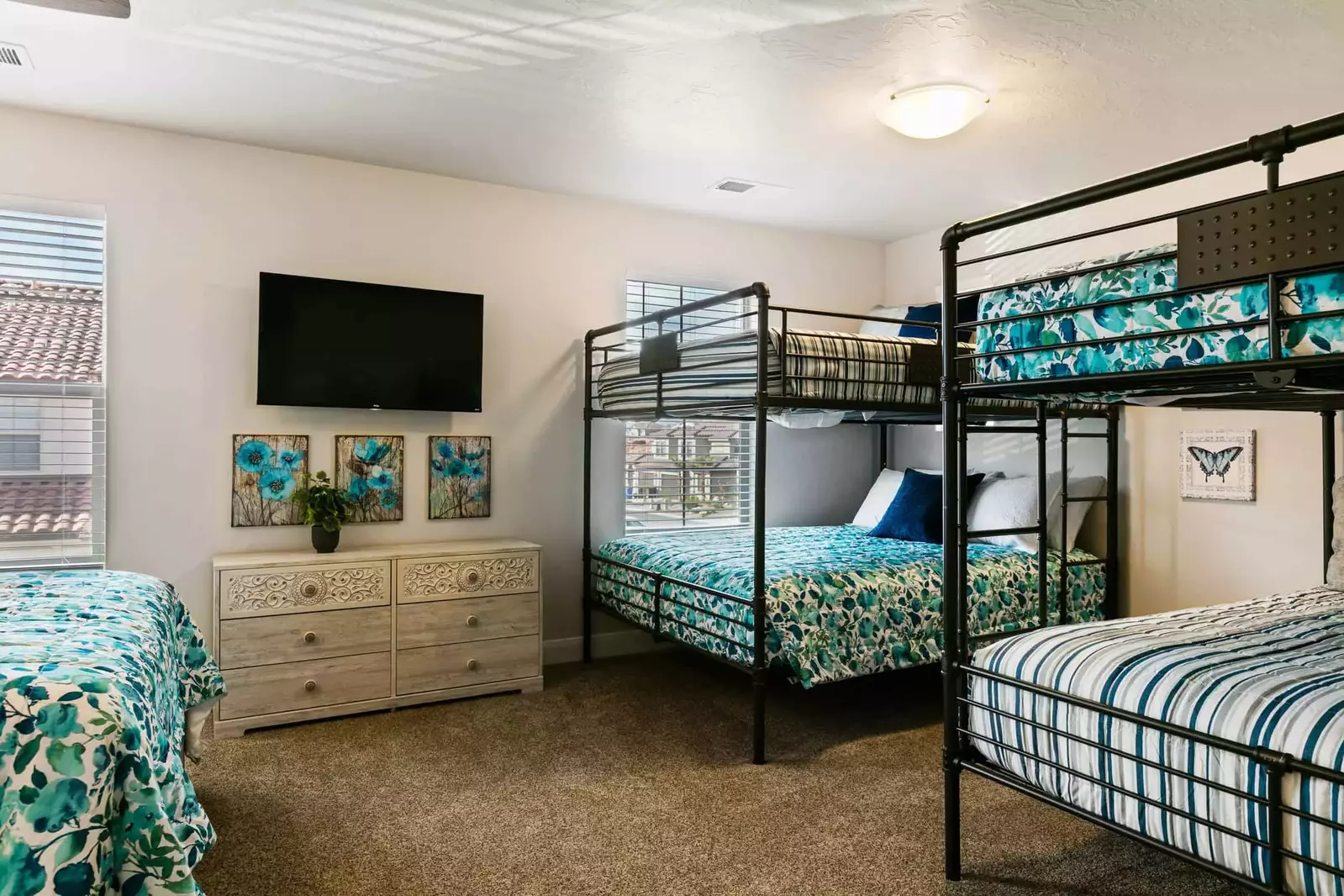 2 Queen/Queen Bunks, 1 Queen Bed Bunk Room
