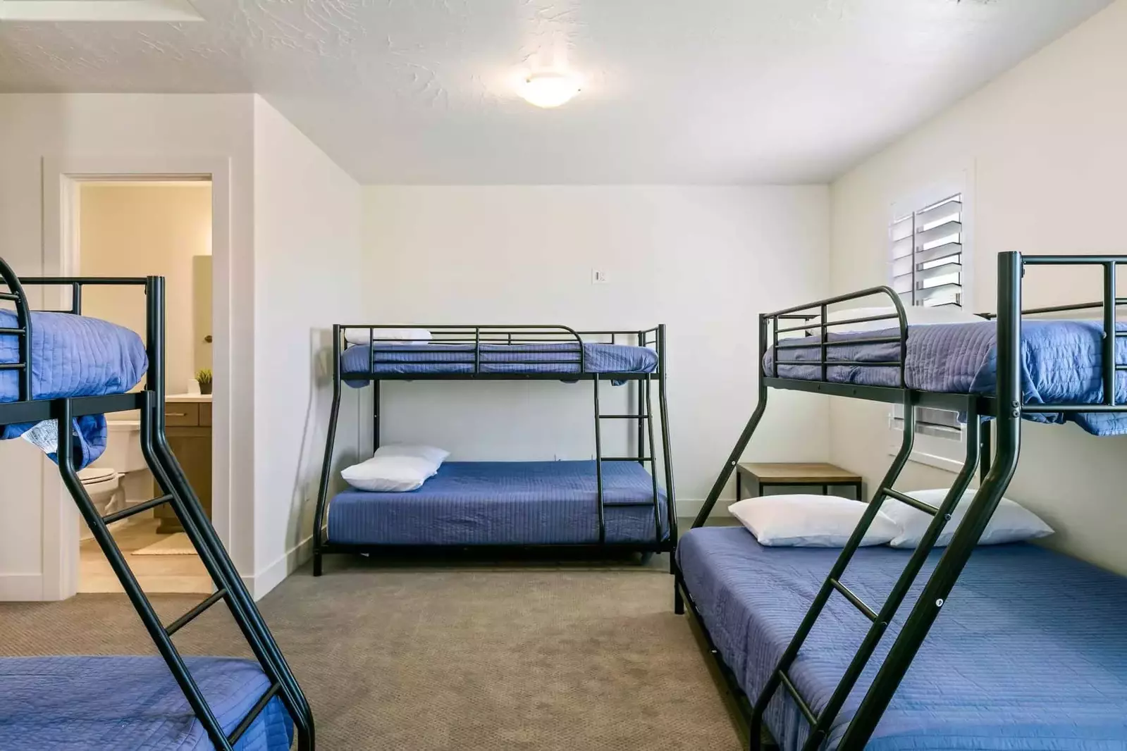 3 Twin / Full Bunk Room