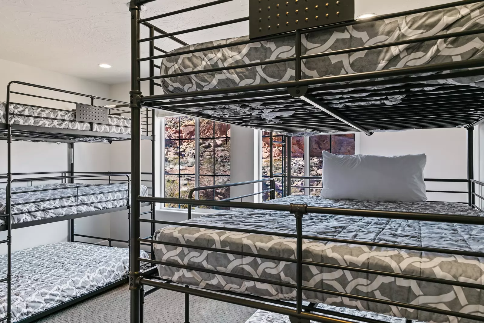 Full/Full, and Full/Full/Full Bunk Room
