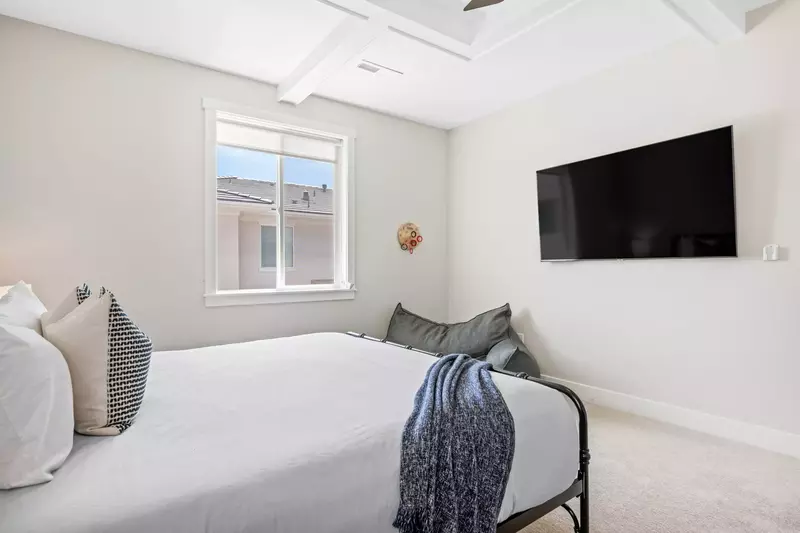 King Bed/Attached Bath